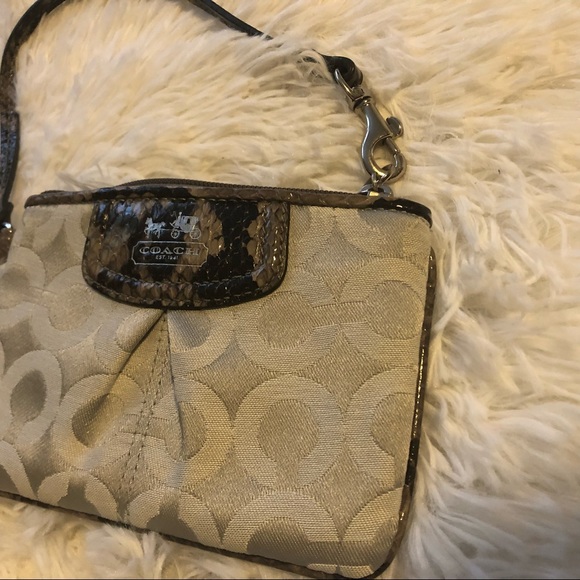 Coach classic C pattern faux snake wristlet - Picture 3 of 11